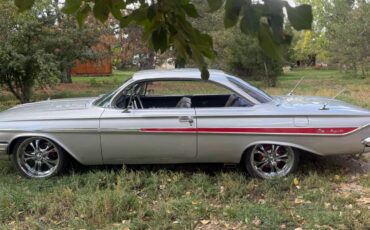 Chevrolet-impala-1961-silver-1