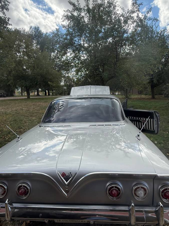 Chevrolet-impala-1961-silver-11