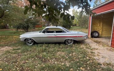 Chevrolet-impala-1961-silver