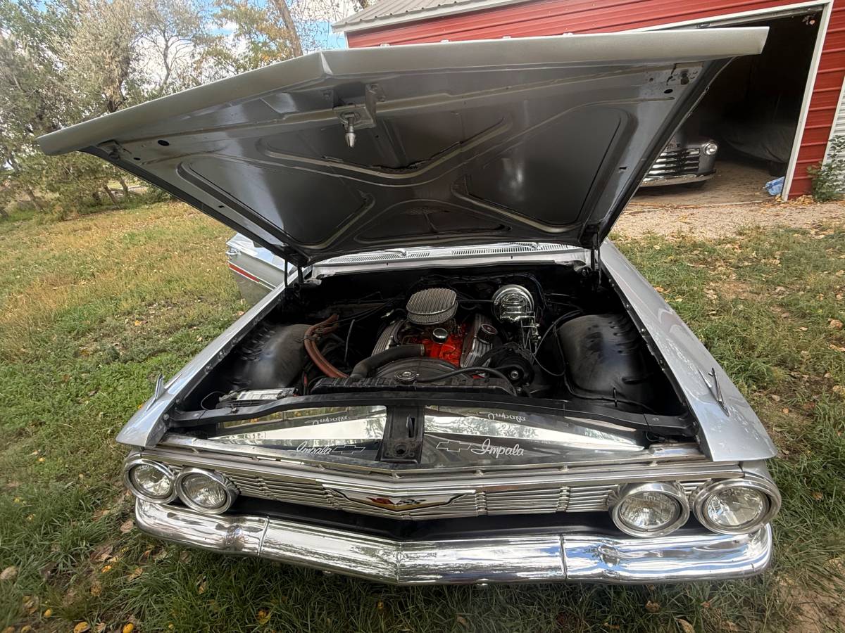 Chevrolet-impala-1961-silver-4