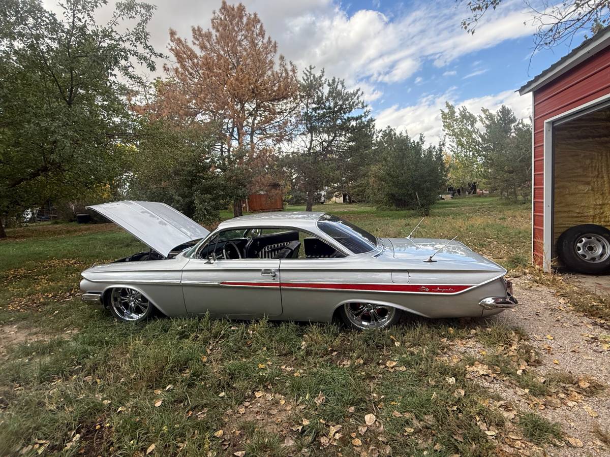 Chevrolet-impala-1961-silver-7