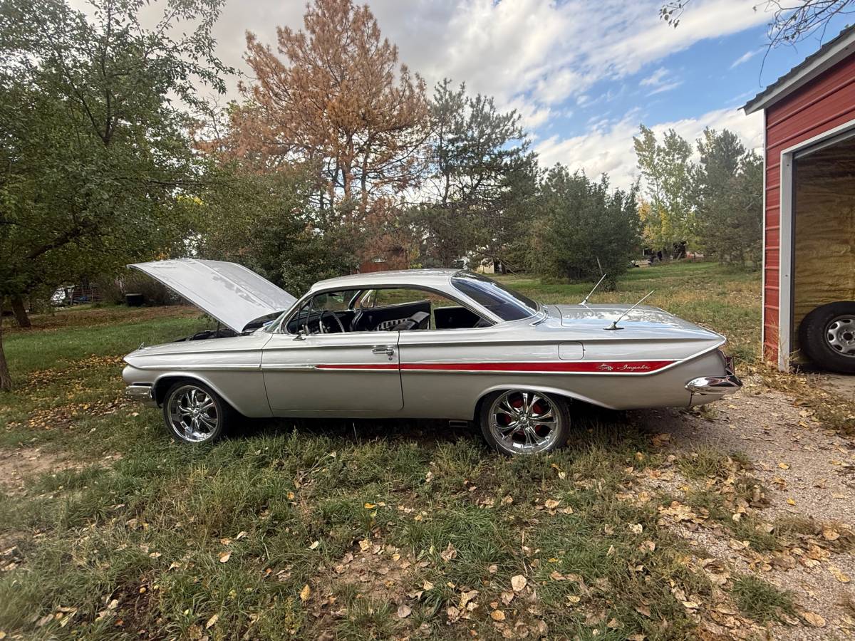 Chevrolet-impala-1961-silver-8