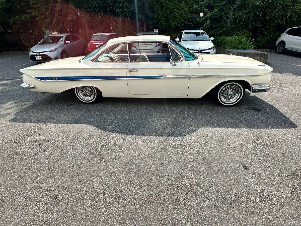 Chevrolet-impala-1961-white-1