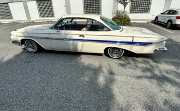 Chevrolet-impala-1961-white-2