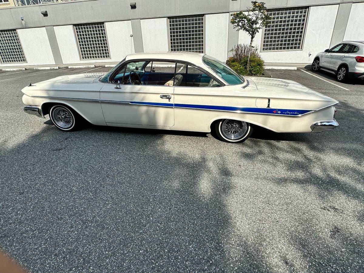 Chevrolet-impala-1961-white-2