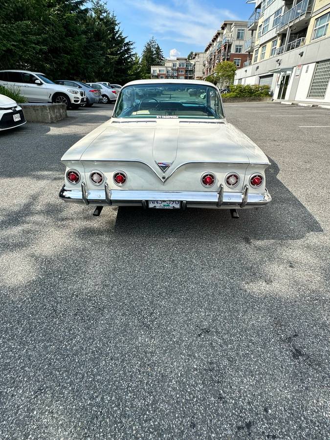 Chevrolet-impala-1961-white-4