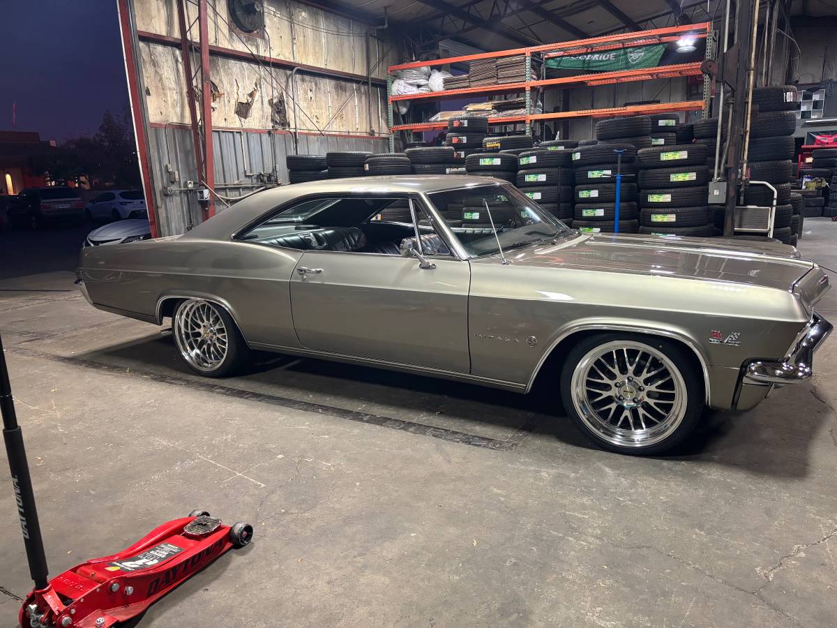 Chevrolet-impala-1965-grey-17