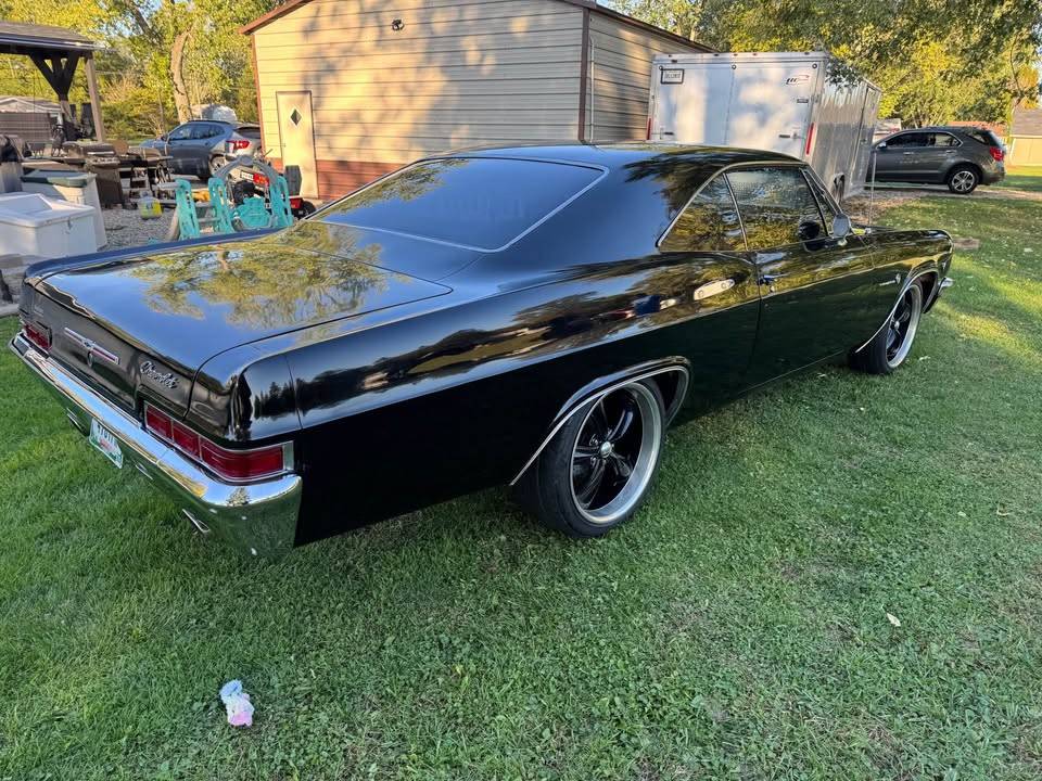 Chevrolet-impala-1966-black-4