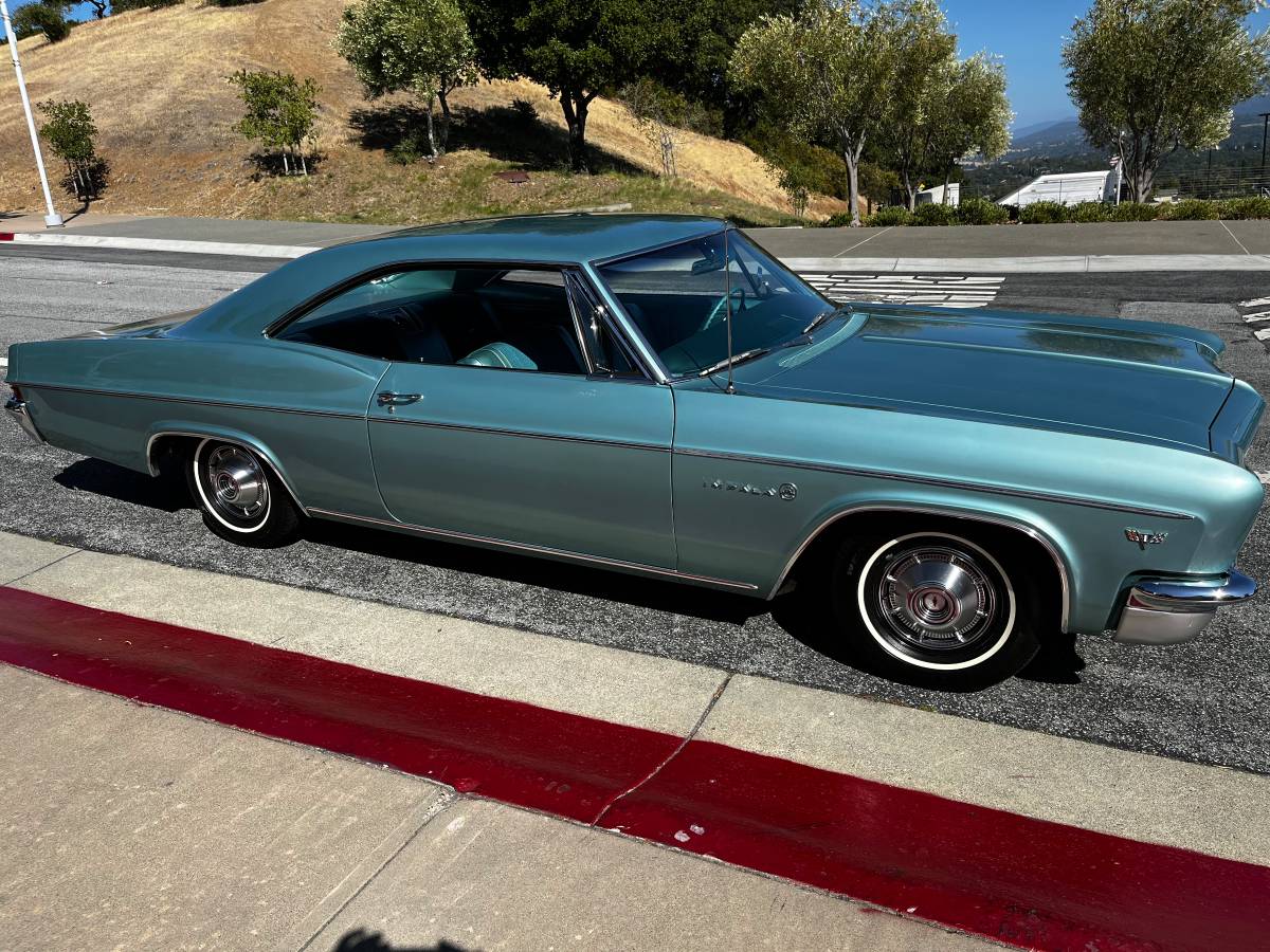 Chevrolet-impala-1966-blue