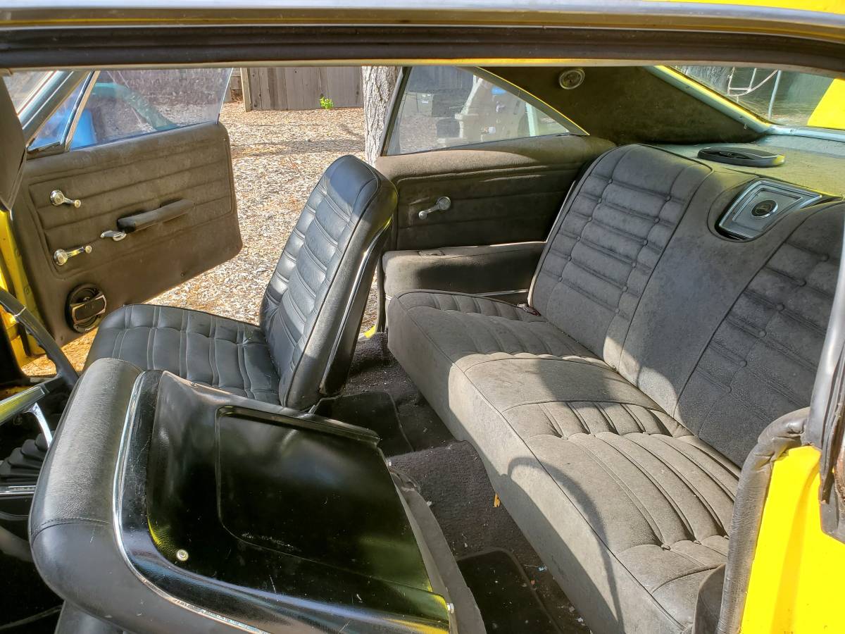Chevrolet-impala-1966-yellow-3