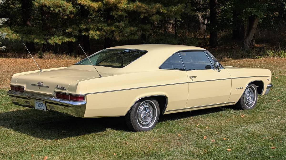 Chevrolet-impala-ss-1966-yellow-22