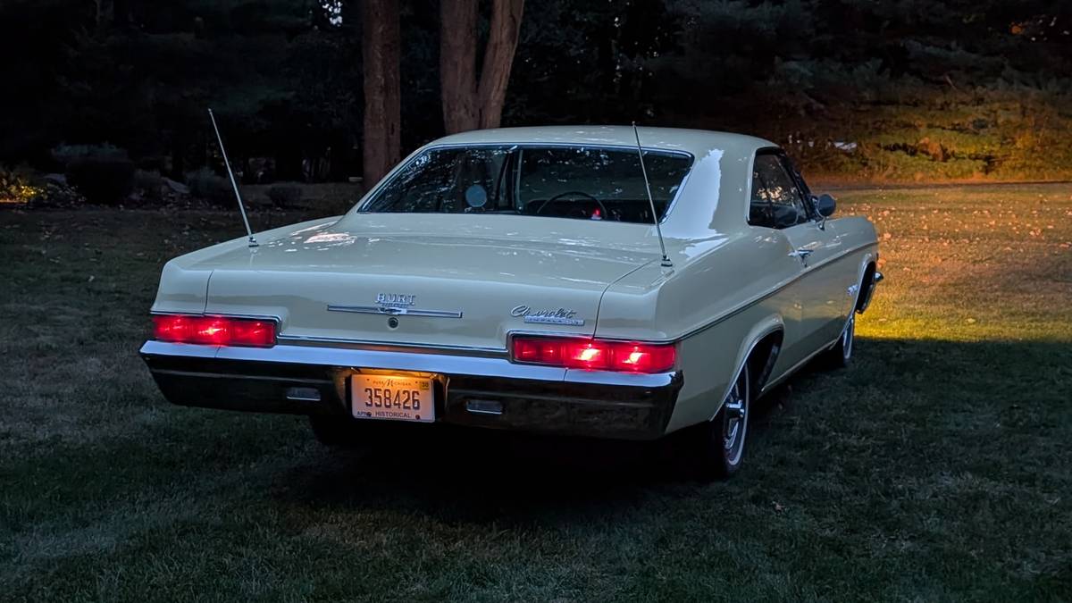Chevrolet-impala-ss-1966-yellow-9