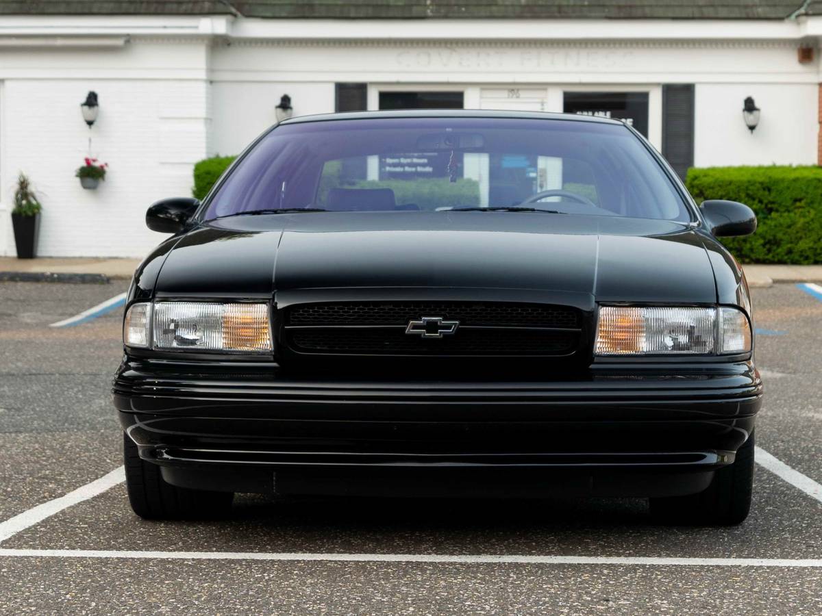 Chevrolet-impala-ss-1996-black-1