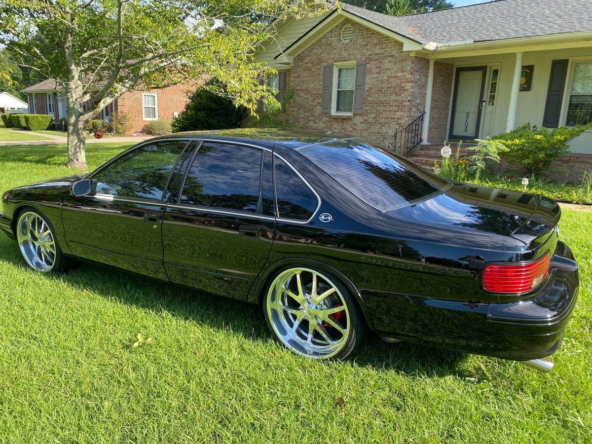 Chevrolet-impala-ss-1996-black-1