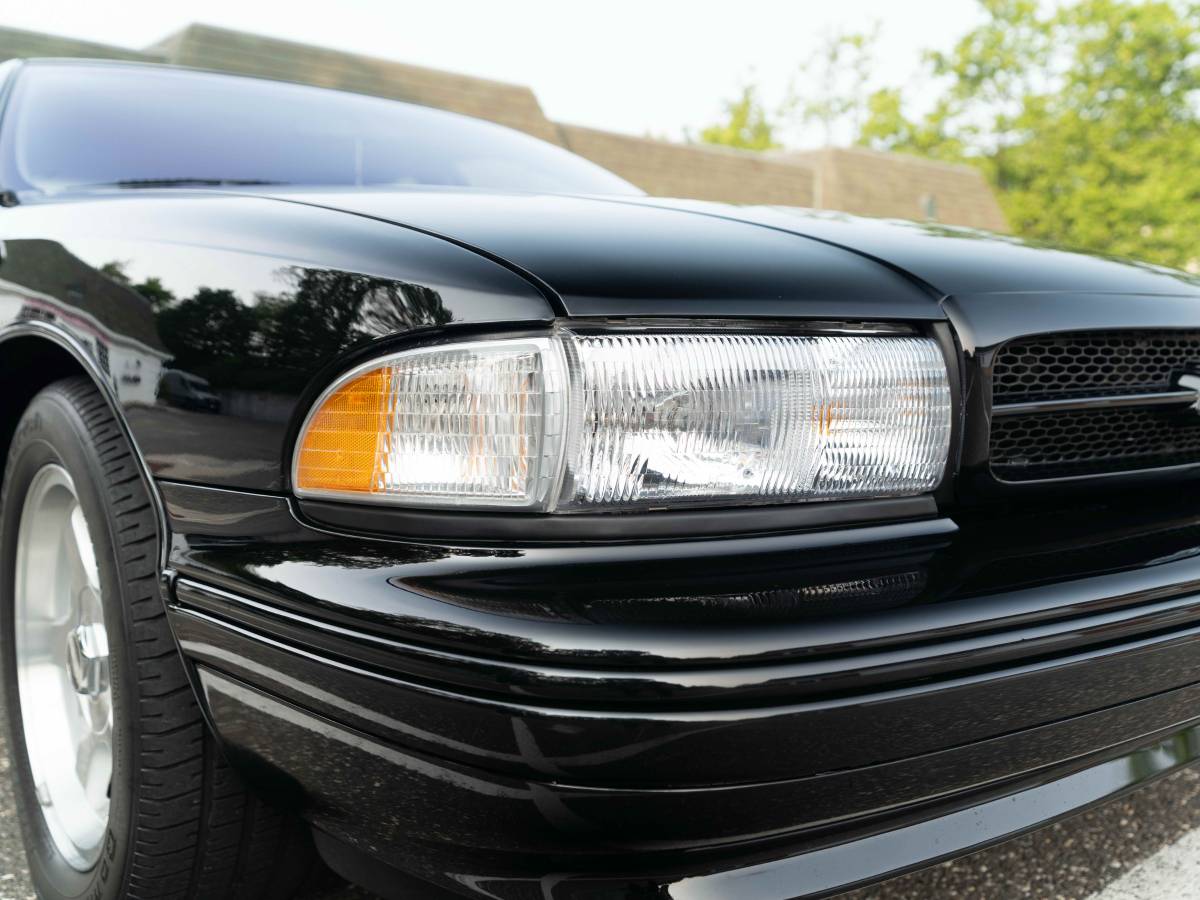 Chevrolet-impala-ss-1996-black-10