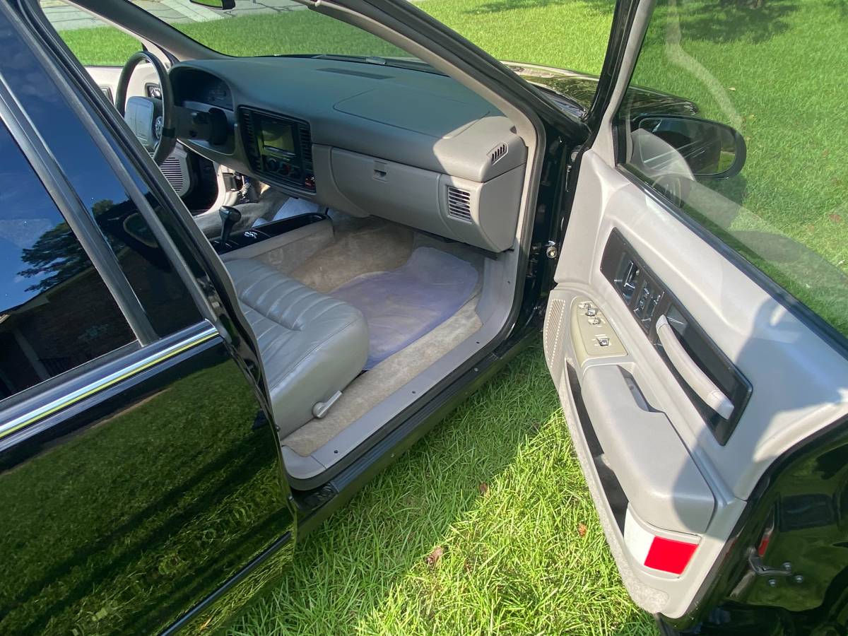Chevrolet-impala-ss-1996-black-13