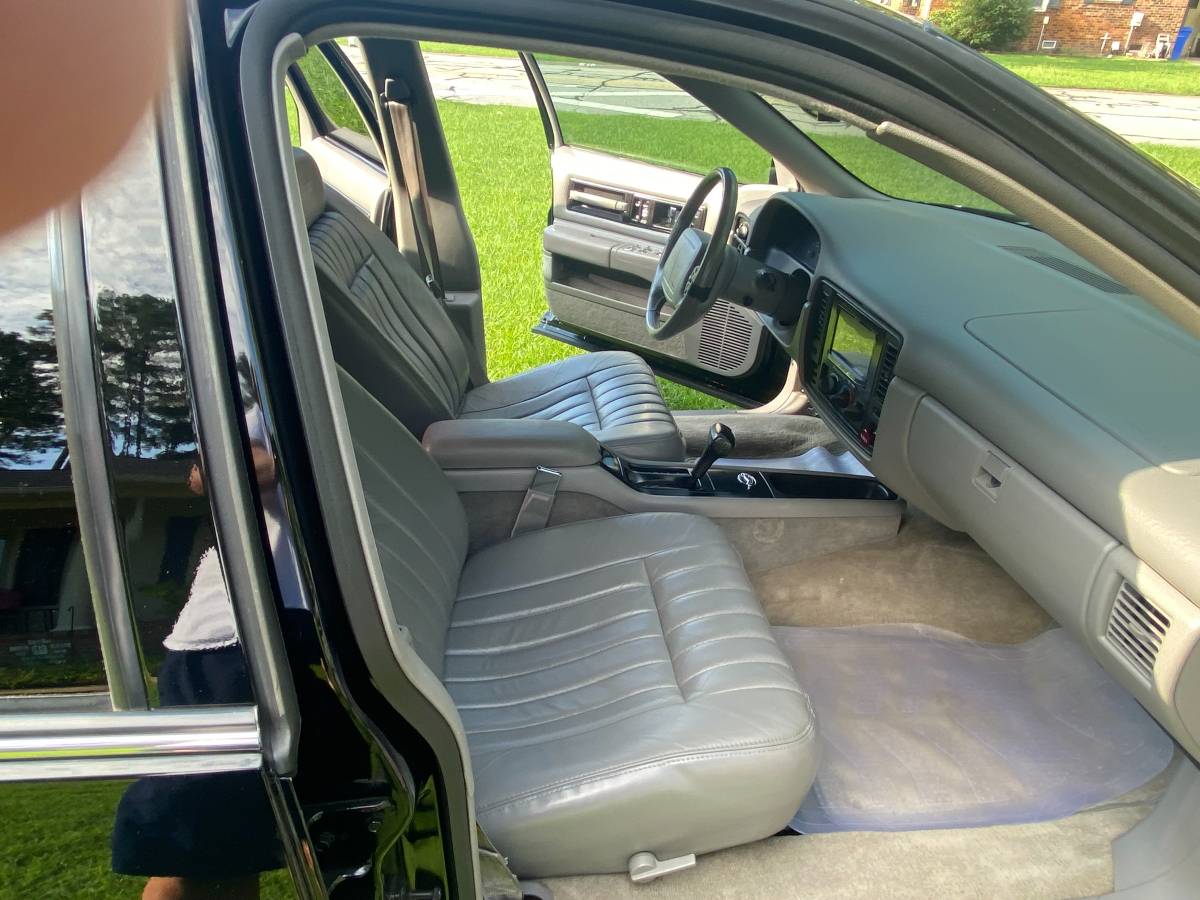 Chevrolet-impala-ss-1996-black-14