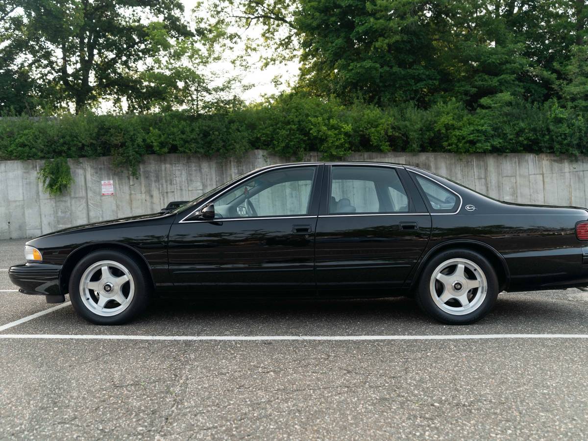 Chevrolet-impala-ss-1996-black-2