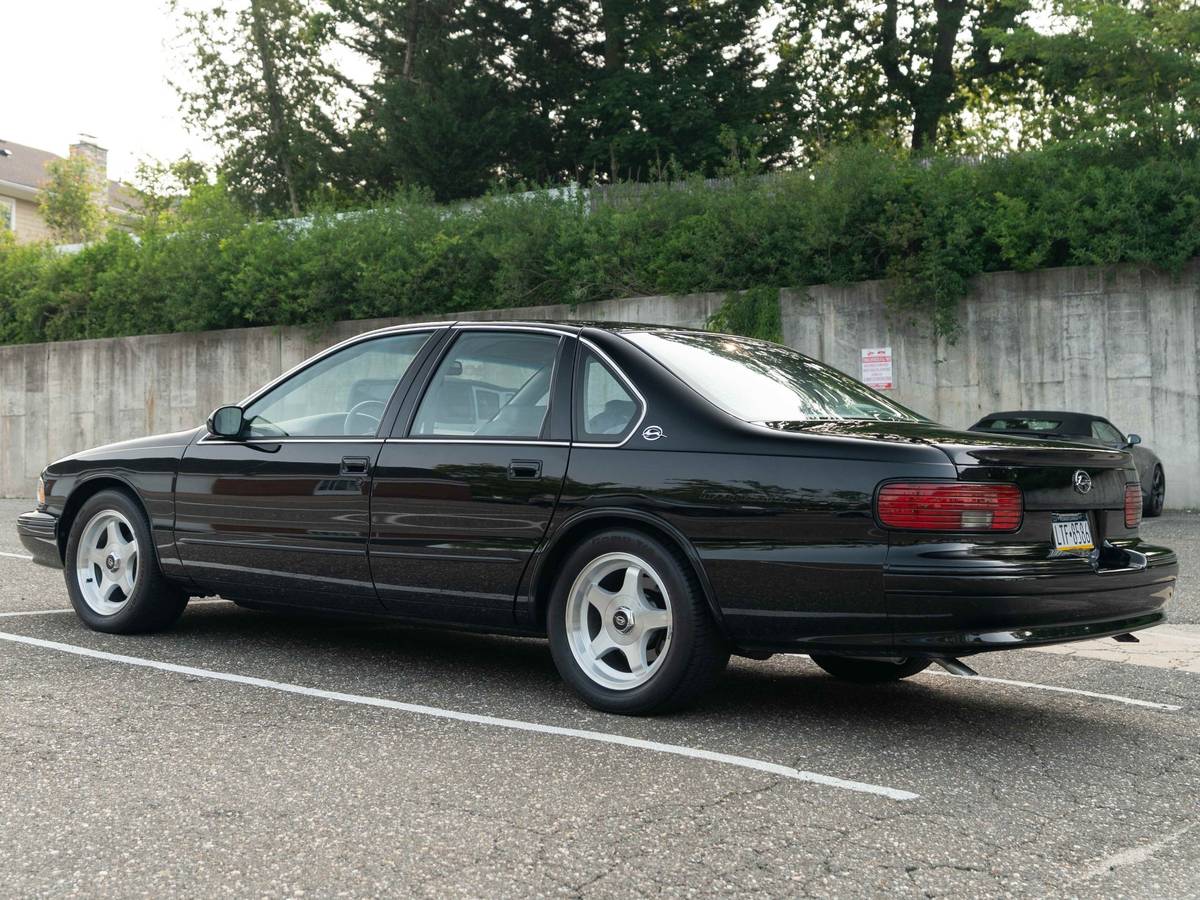 Chevrolet-impala-ss-1996-black-3