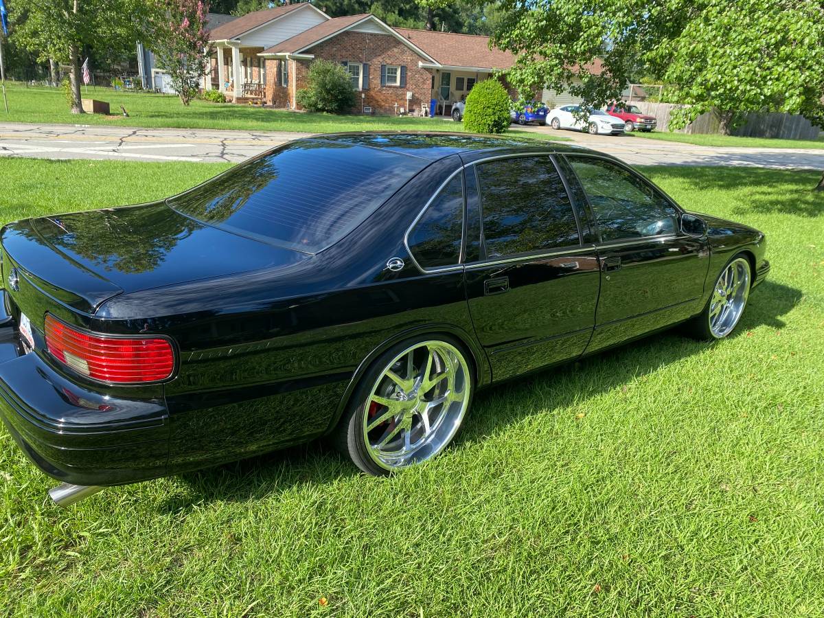 Chevrolet-impala-ss-1996-black-3