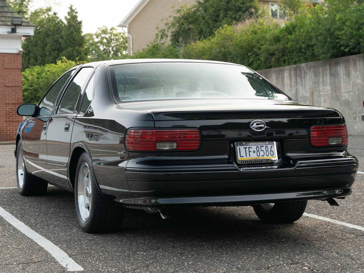 Chevrolet-impala-ss-1996-black-4