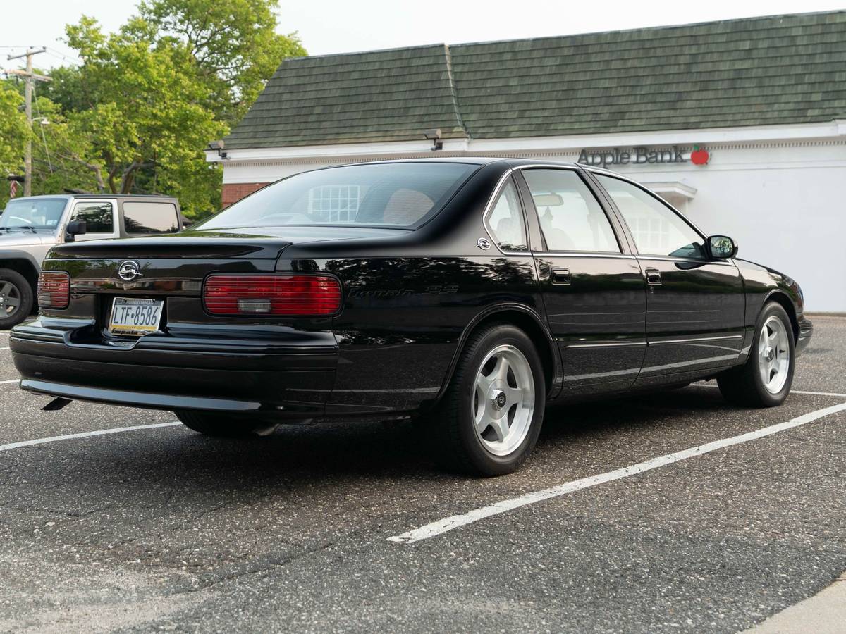 Chevrolet-impala-ss-1996-black-5