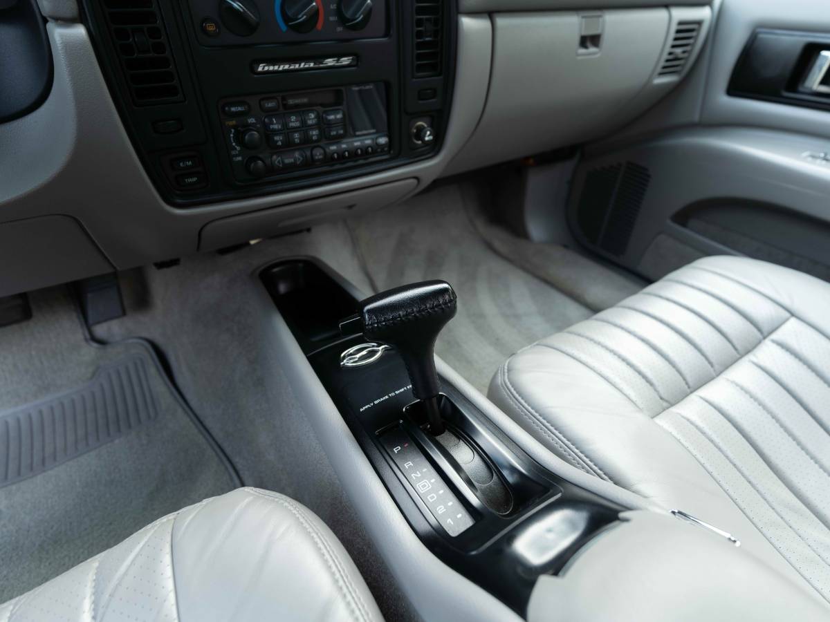 Chevrolet-impala-ss-1996-black-9