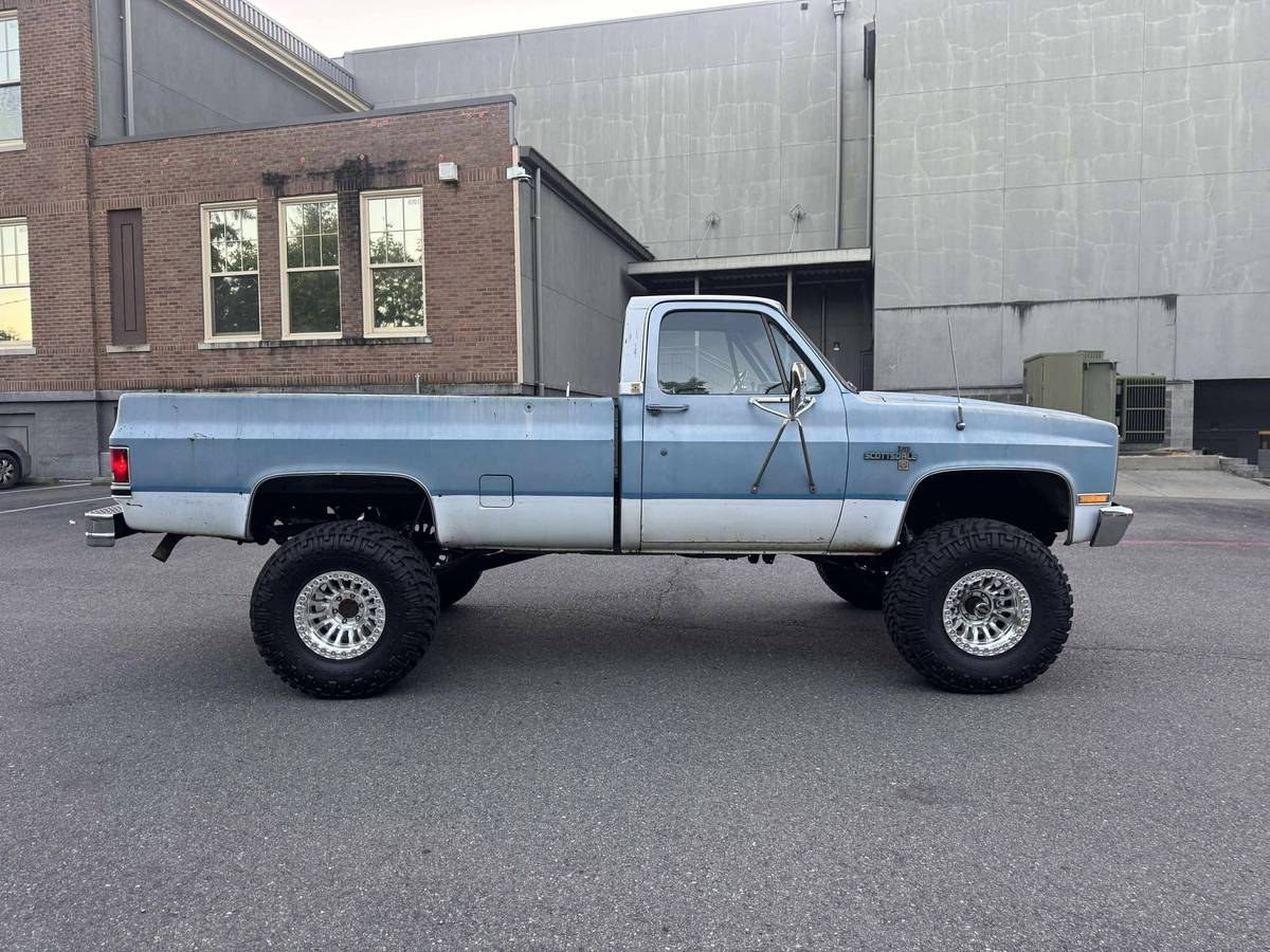 Chevrolet-k10-1983-1
