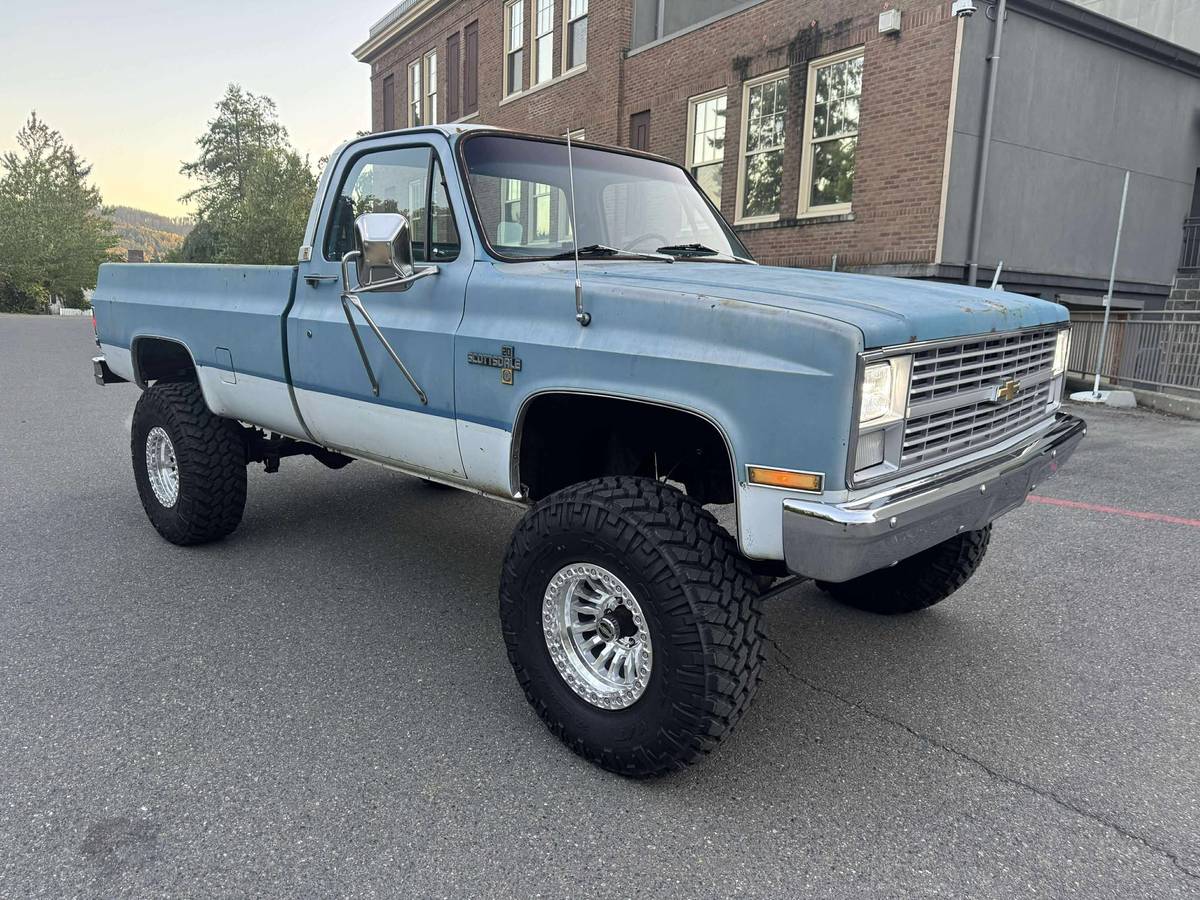 Chevrolet-k10-1983-2