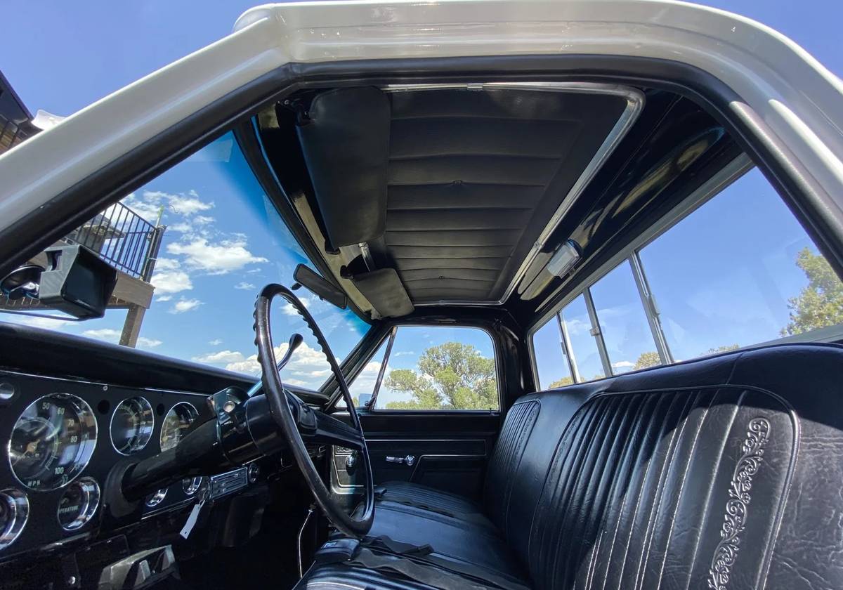 Chevrolet-k20-1972-black-4