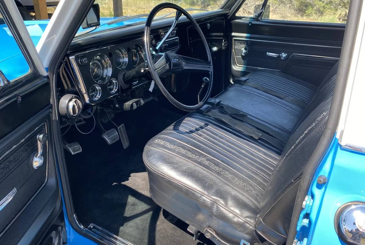 Chevrolet-k20-1972-black-7