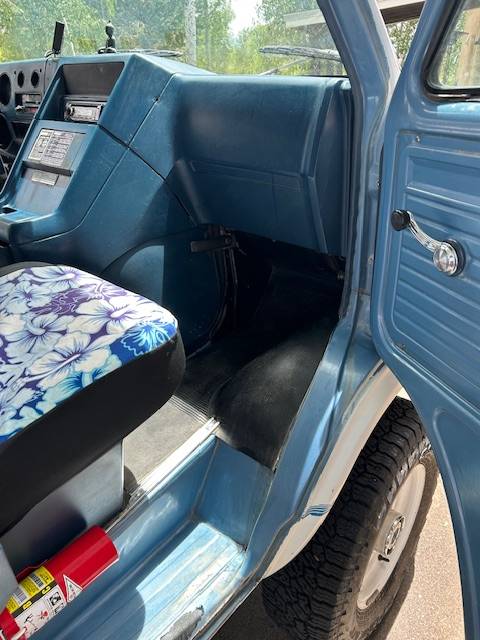 Chevrolet-k20-van-1985-white-12