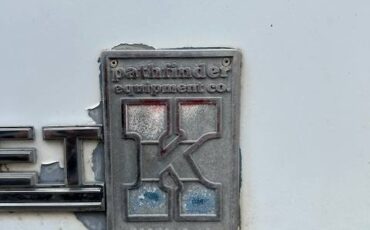 Chevrolet-k20-van-1985-white-13