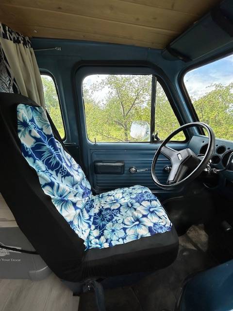 Chevrolet-k20-van-1985-white-20