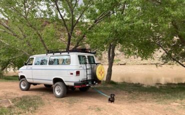 Chevrolet-k20-van-1985-white-3