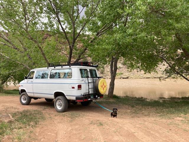 Chevrolet-k20-van-1985-white-3