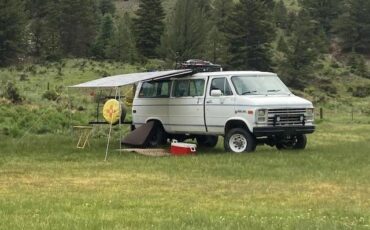 Chevrolet-k20-van-1985-white
