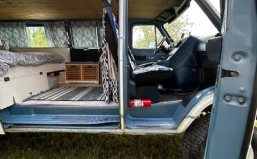 Chevrolet-k20-van-1985-white-7