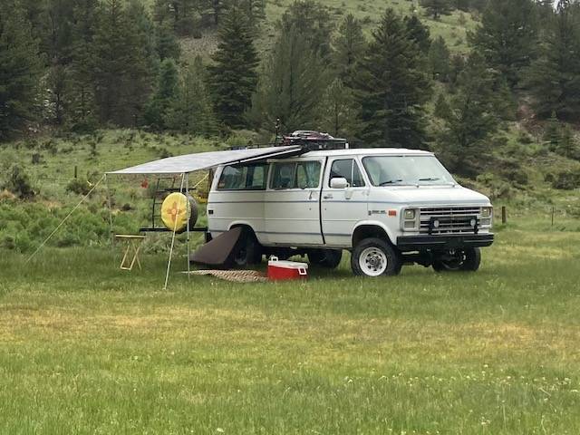 Chevrolet-k20-van-1985-white