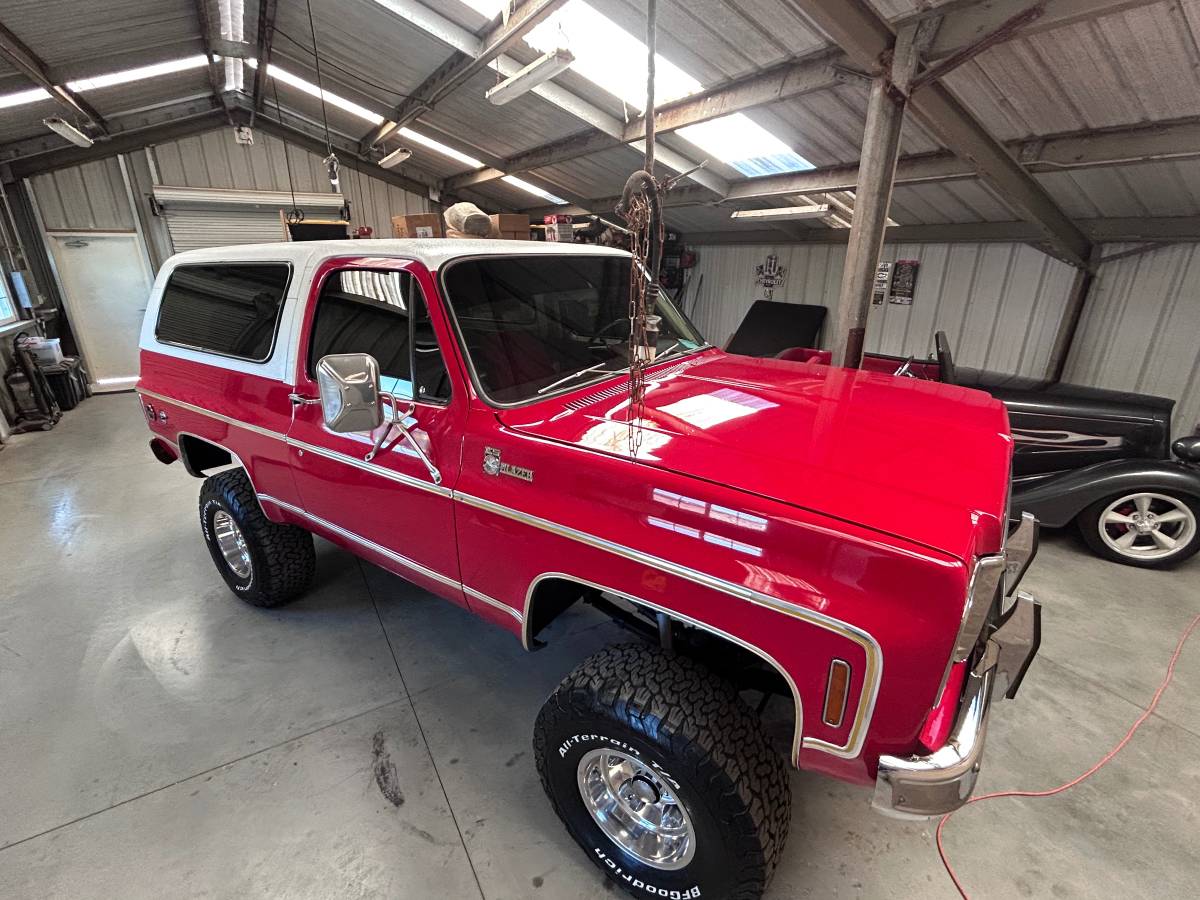 Chevrolet-k5-blazer-1977-red-1