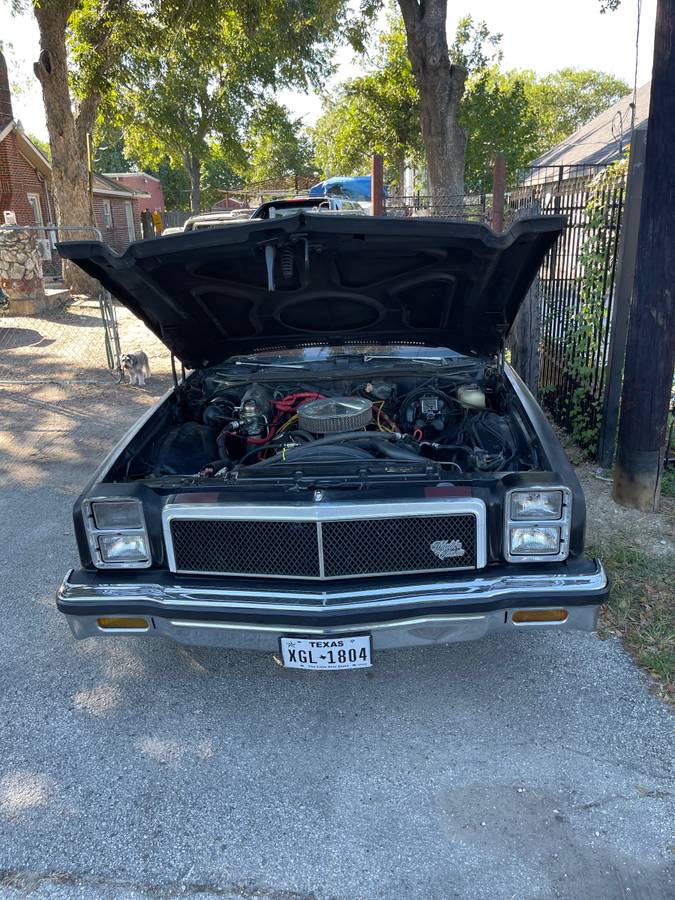 Chevrolet-malibu-classic-1976-black-1
