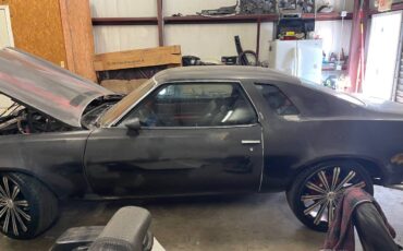 Chevrolet-malibu-classic-1976-black-11