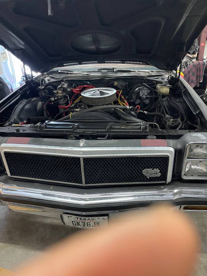 Chevrolet-malibu-classic-1976-black-12
