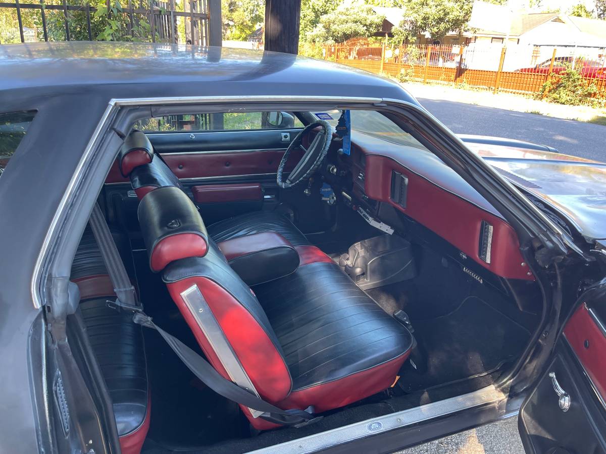 Chevrolet-malibu-classic-1976-black-5