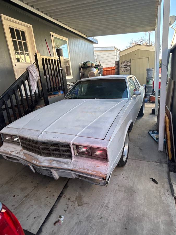Chevrolet-monte-carlo-1985-grey-3