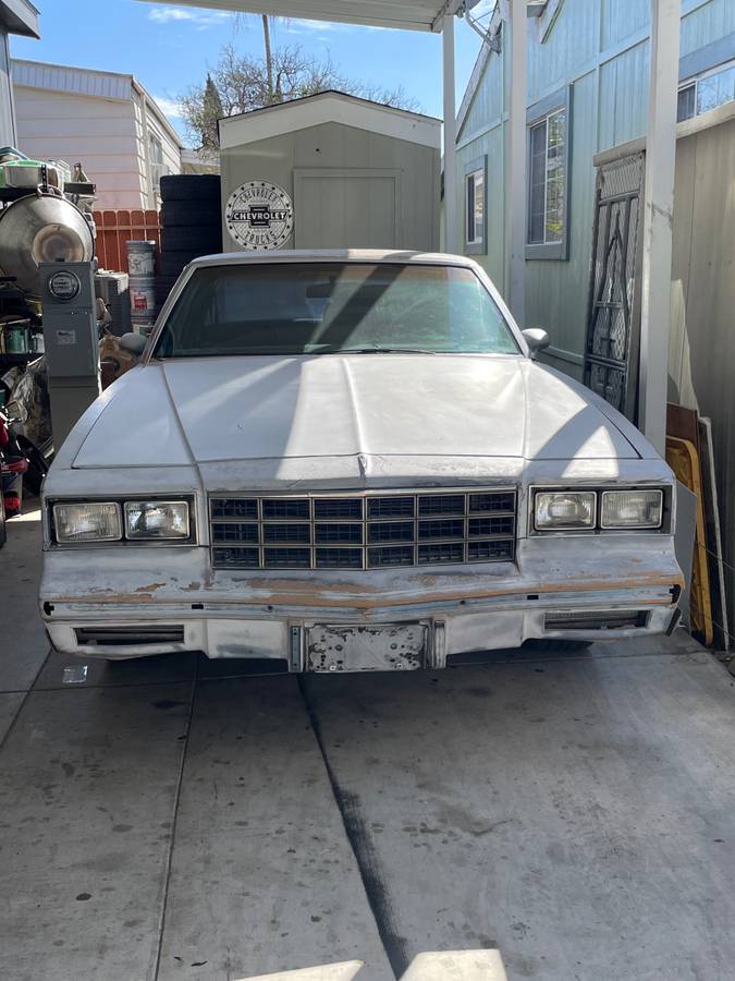 Chevrolet-monte-carlo-1985-grey