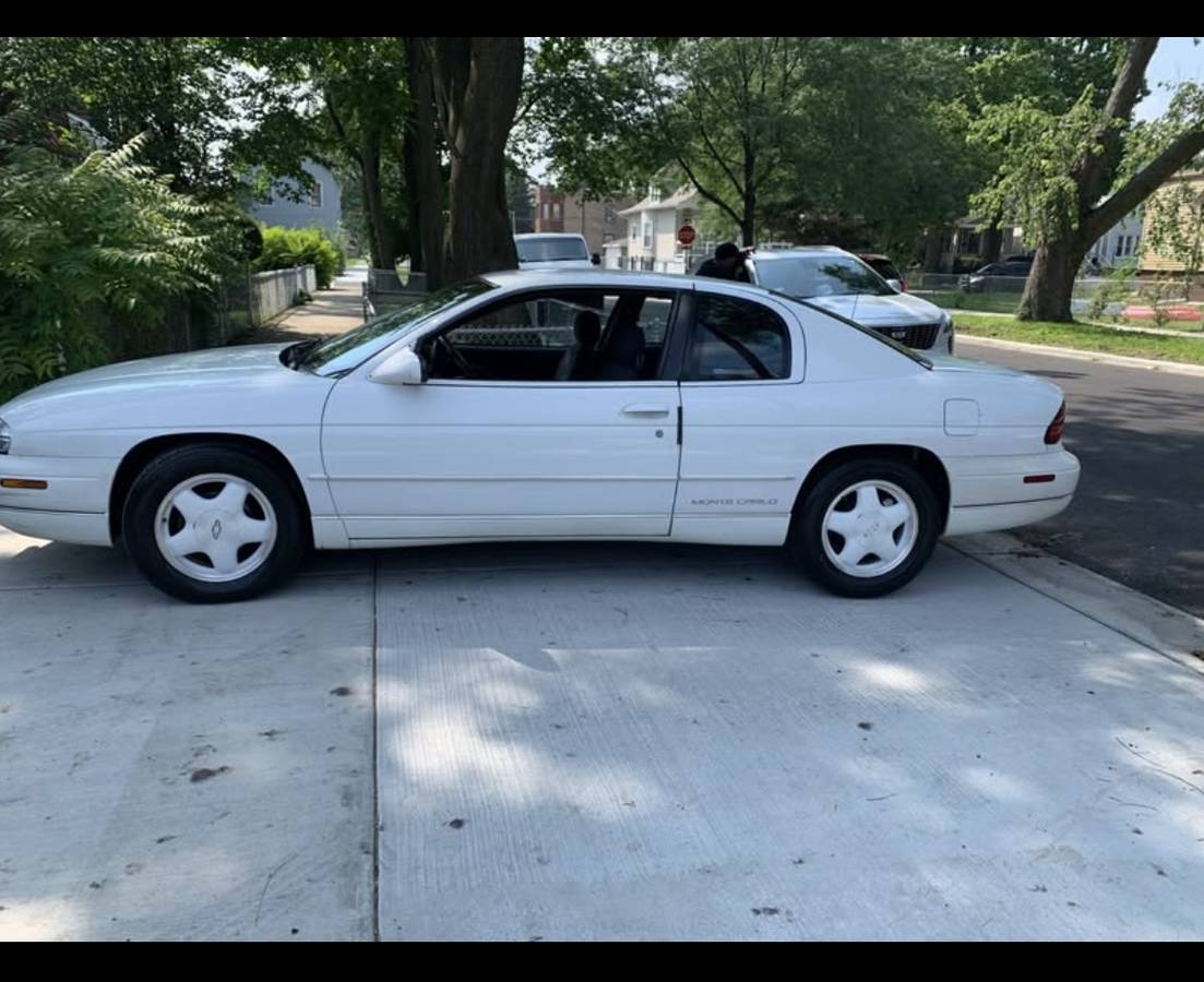 Chevrolet-monte-carlo-1995-white