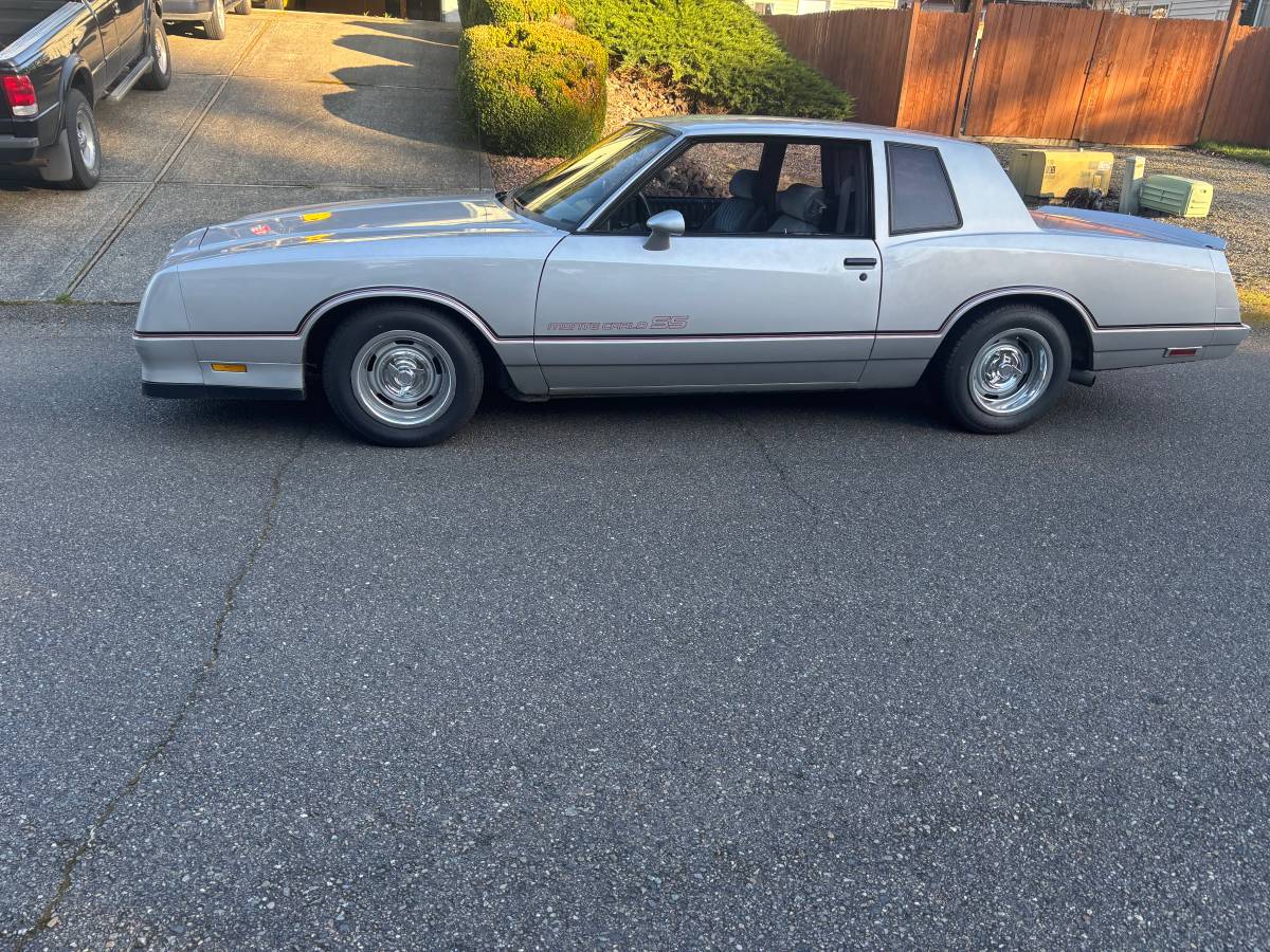 Chevrolet-monte-carlo-ss-1985-1