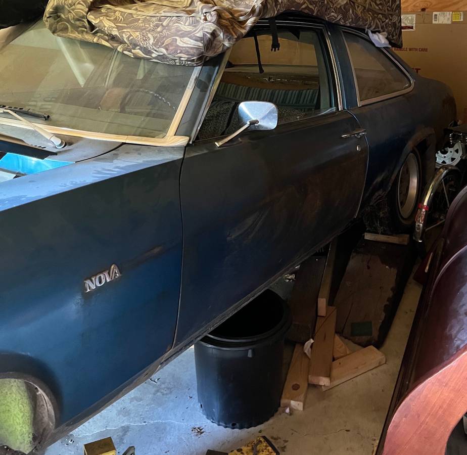 Chevrolet-nova-1975-blue-3