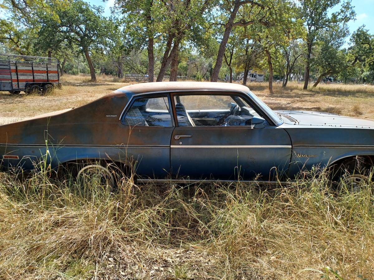 Chevrolet-nova-hatchback-1974-blue-1